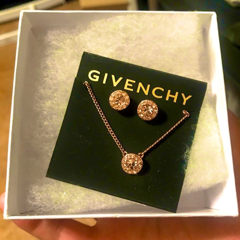 ✨🎉🔥 LUXURY HOST PICK!🔥🎉✨ GIVENCHY ✨14k Rose Gold Pavé 💎 Halo ✨SET✨
